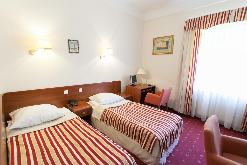 Hotel Twins II วอร์ซอ ภายนอก รูปภาพ